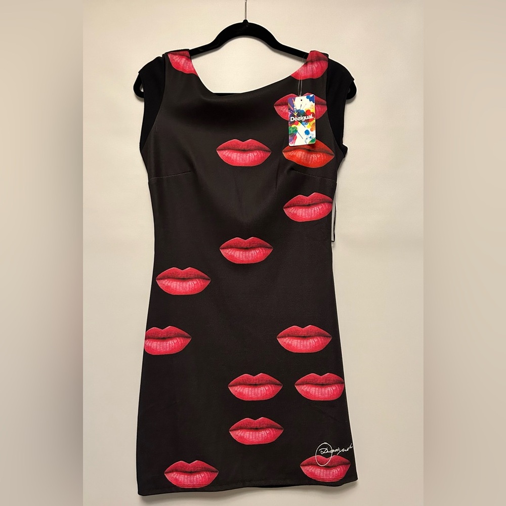 New Dress, black with red lips. Size M. Brand: Desigual